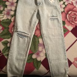 Never worn, with tag Mom and boyfriend jeans. 