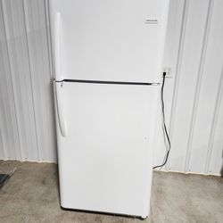 Like New Refrigerator 