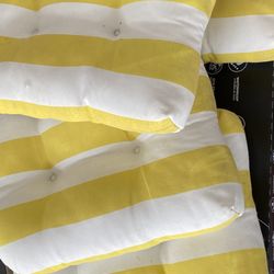 4 Yellow And White Seat Cushions 