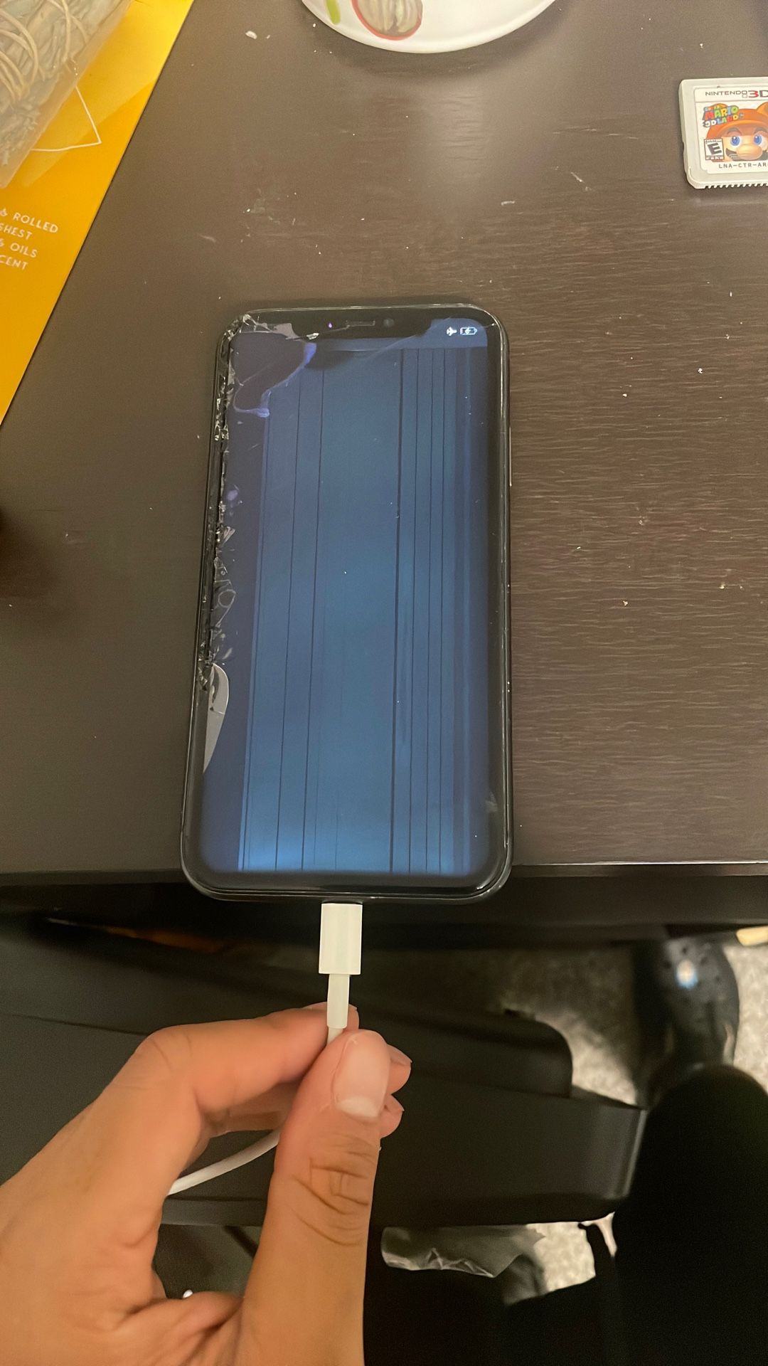 iPhone 11 (Broken Screen / Broken Display)