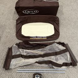 Graco Pack n Play with Bassinet & Changing Table
