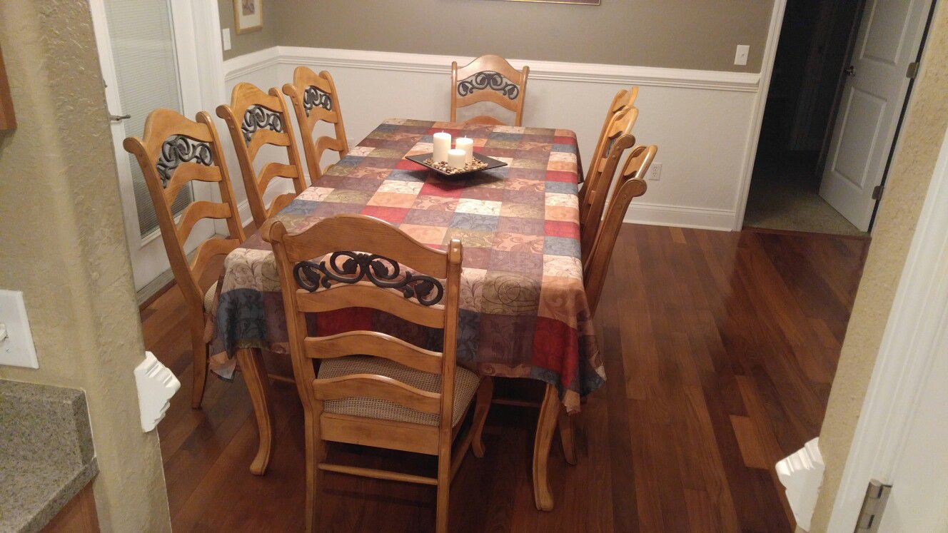Dining table with 8 chairs. Has 18 inch removable leaf. Very beautiful!