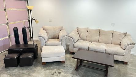 Sofa Chair Ottoman Coffee Table Floor Lamp Tower Fans Footstools All Worth $1200 Sell $150