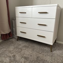 Delta Children Sloane 4 Drawer Dresser with Changing Top