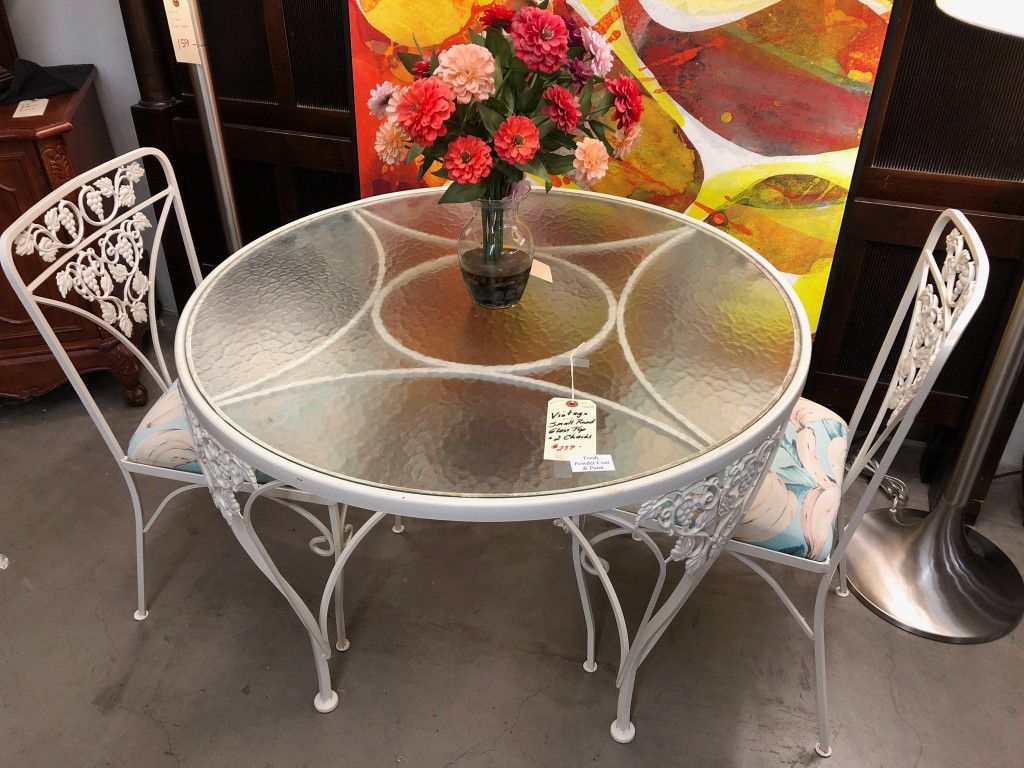 Patio Table w 2 chairs 🌞 Another Time Around Furniture 2811 E. Bell Rd