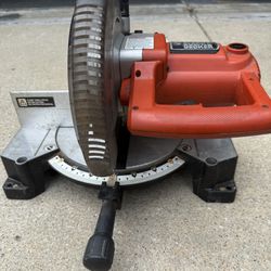 BLACK AND DECKER BT1000 10-INCH MITER SAW WITH BLADE