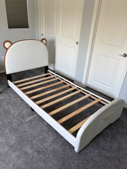 Bear themed low profile twin sized bedframe