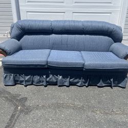 Vintage Blue Couch – Retro Comfort & Style