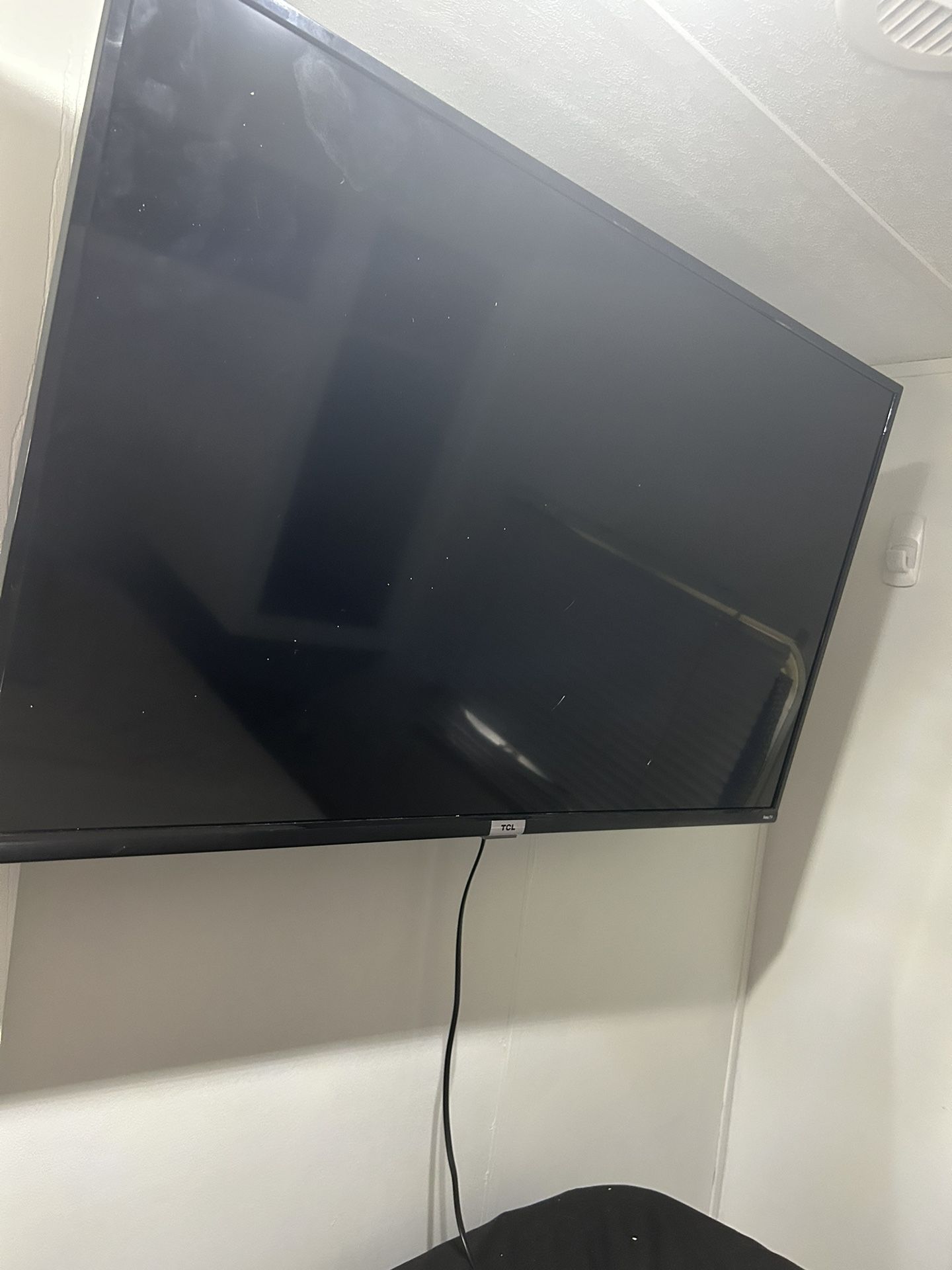 TCL Roku Tv 24”