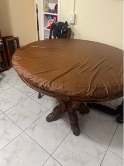 Round table 4 chairs
