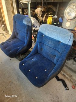 RV swivels seats