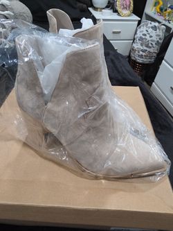 Brand new Steve madden boots