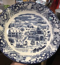 Beautiful vintage serving bowl