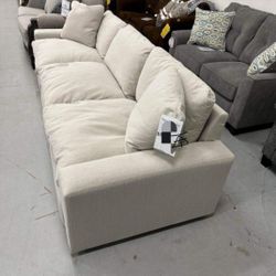 Elyza Linen 3-Piece Sectional Sofa
Ashley Furniture$10 Down Payment And Financing Available