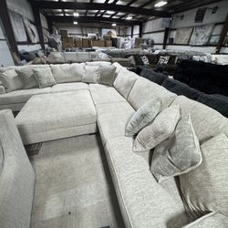 SECTIONALS 50% TO 80% OFF RETAIL PRICES WITH SAME DAY DELIVERY 🚚 