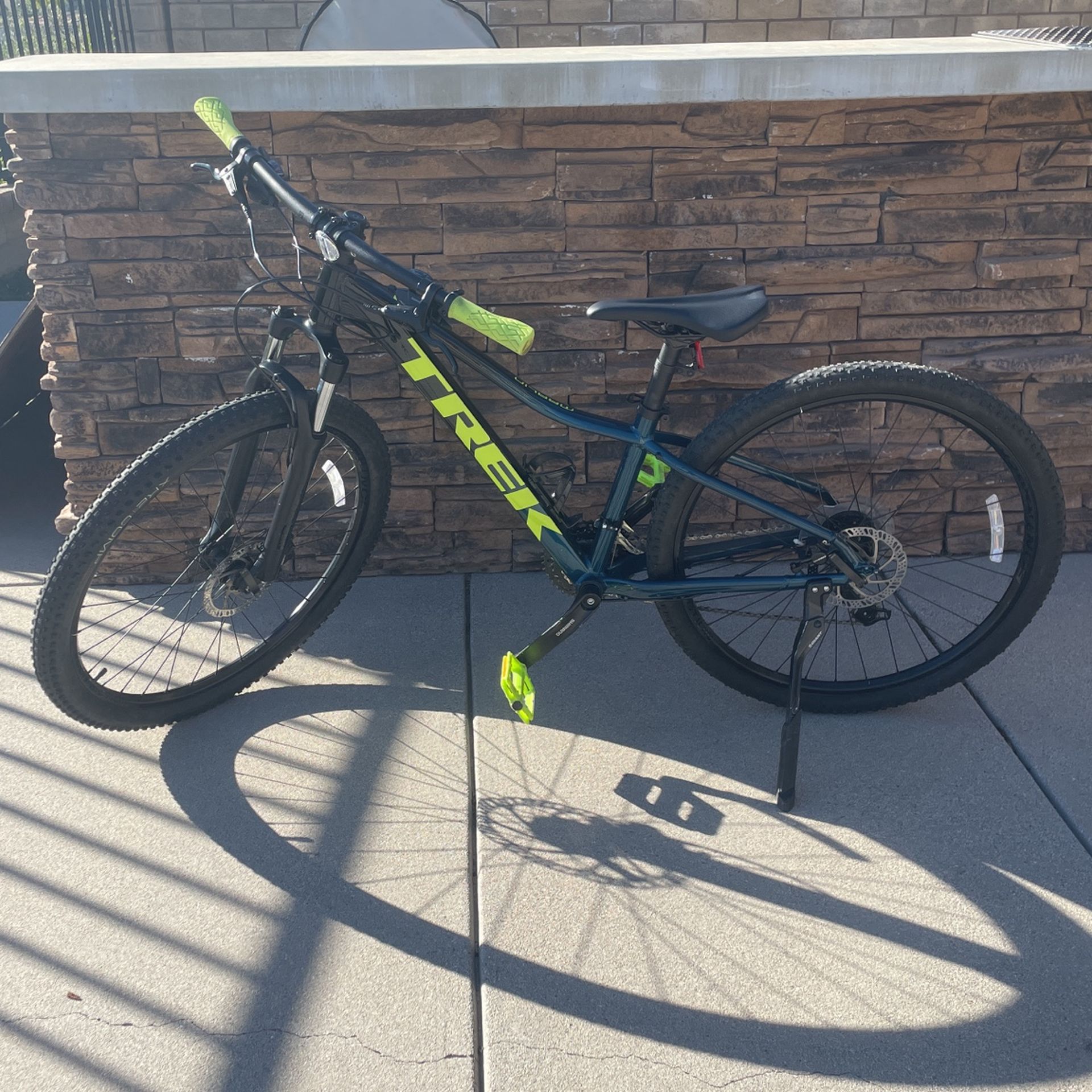 Trek Marlin 5 Mountain Bike 