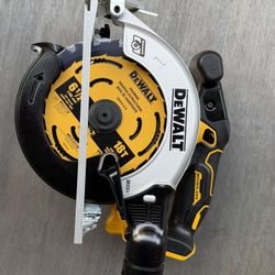 DEWALT 20V MAX Cordless Brushless 6-1/2 in. Sidewinder Style Circular Saw (Tool Only) Price is firm $130