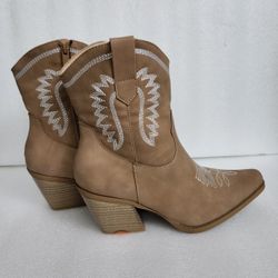 Brand NEW Tan Cowgirl Western Ankle Boots - Size 7