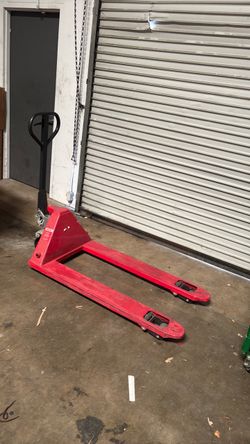 ULINE 5,500-lb manual pallet jack