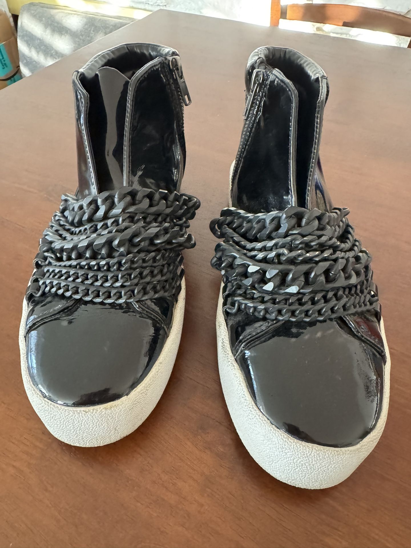 Kendall & Kylie - Black Patent Leather Booties With Chains