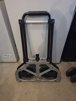 Folding travel dolly