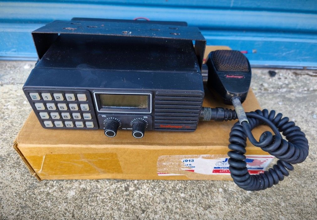 Sea Ranger 802 Marine Radio Serial NO: (contact info removed), Pre-owned, Works