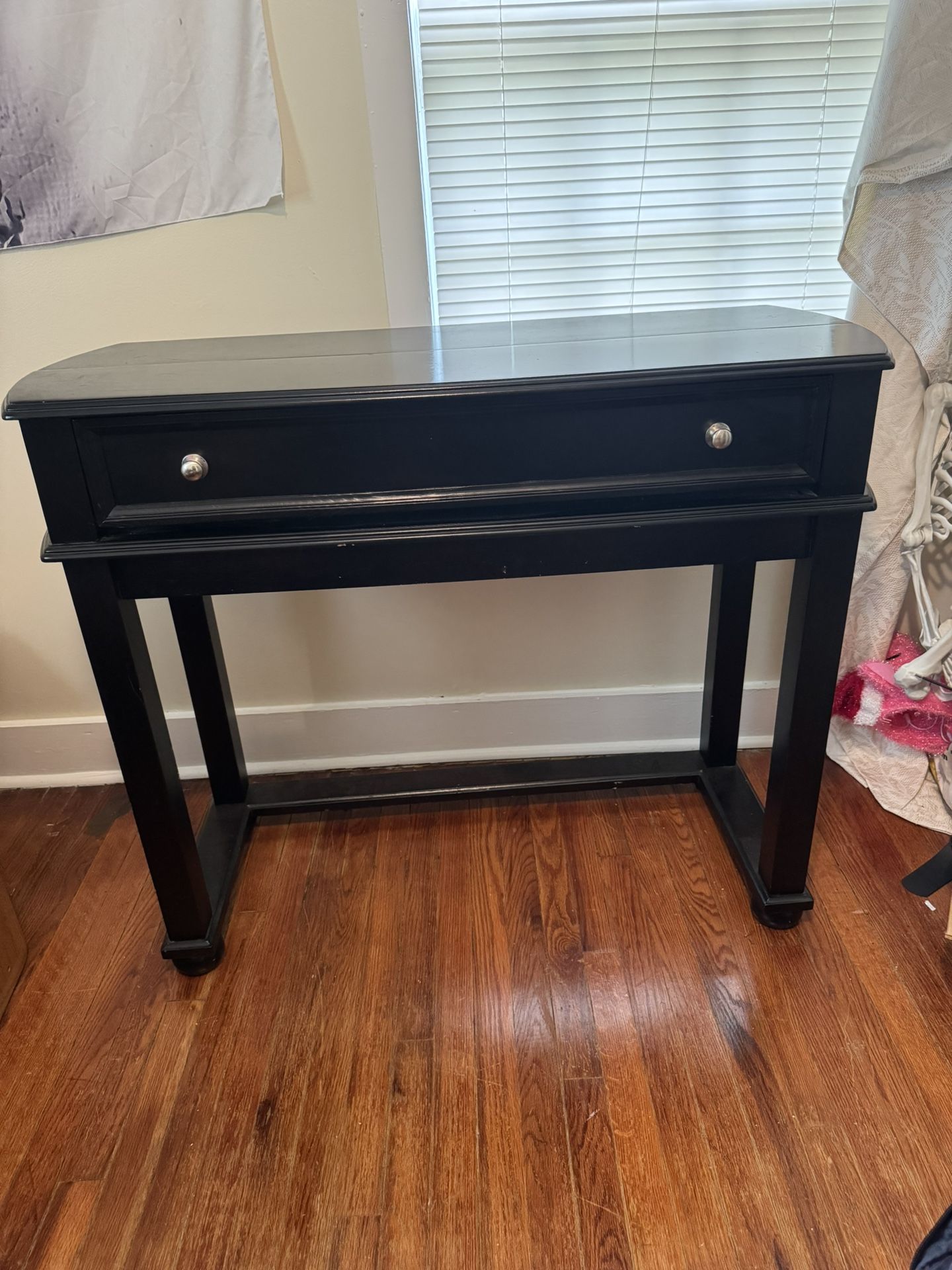 Desk / Table