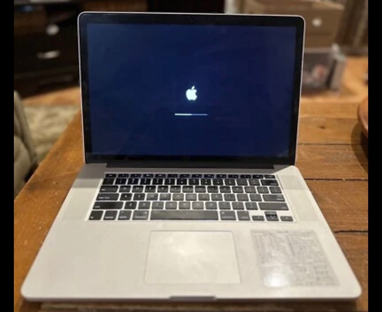 Apple Mid 2015 15 Inch MacBook Pro 2.8 Quad Core i7, 16GB, AMD R9 512GB HD