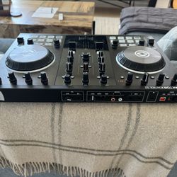 Traktor S2 Controller 