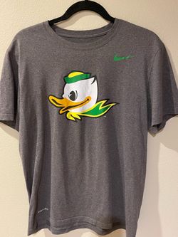 Nike men's heathered gray Oregon Ducks "Fighting Duck" graphic shirt
