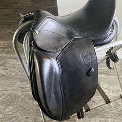 Dressage saddle