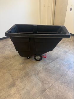 Rubbermaid® Utility Tilt Truck - 1⁄2 Cubic Yard, Black