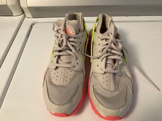 Nike Aur Huarache Run Dessert Women’s Athletic Shoe Sand/Volt-Hot Punch