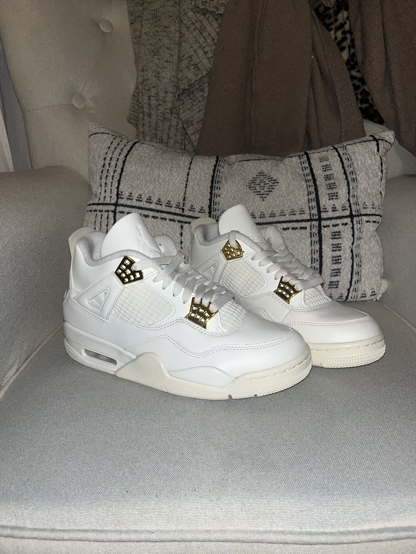 Women’s Jordan 4 Metallic Gold