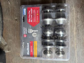 NEW Kwikset SmartKey Door Lock Set – 2 Knobs & 2 Deadbolts
