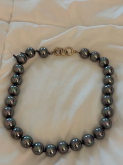 Black pearl necklace