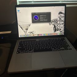 Macbook pro 13 in M2 8GB 