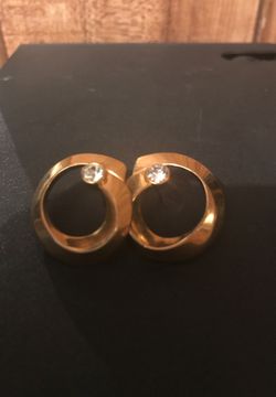Women gold earrings with diamond