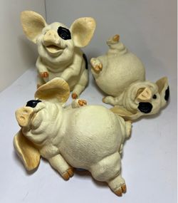 Resin pig figure set