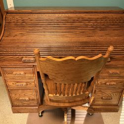 OLD OAK Roll-Top Desk - Excellent Condition!