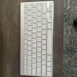 Apple Keyboard 