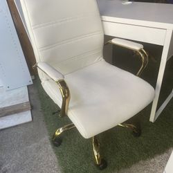 BEAUTIFUL WHITE CHAI FOR THE DESK IN GOOD CONDITIONS 