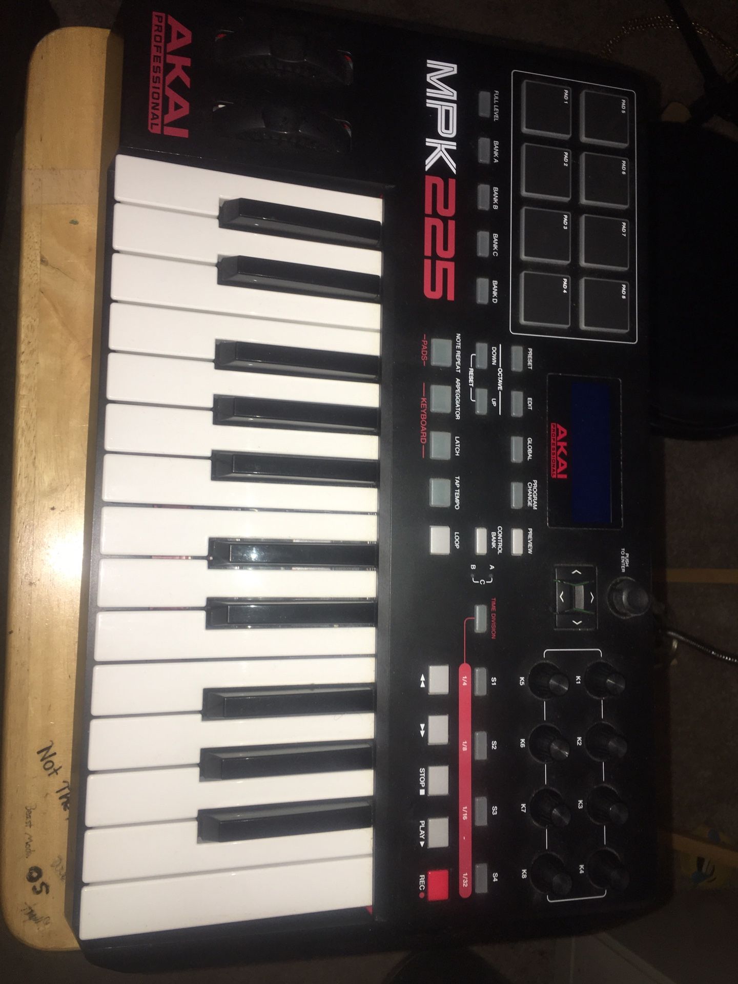 Akai MPK225