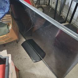2 Flat Screen TVs For Parts