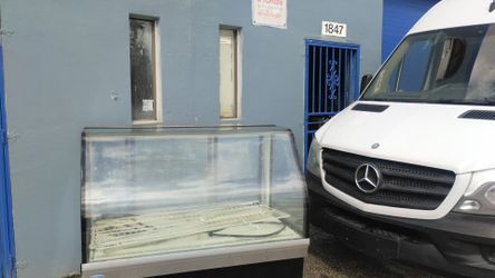 Glass Deli Case Bakery Refrigerated 60"