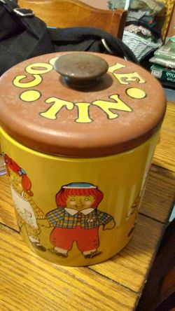 Vintage Raggedy Anne and Andy Tin.