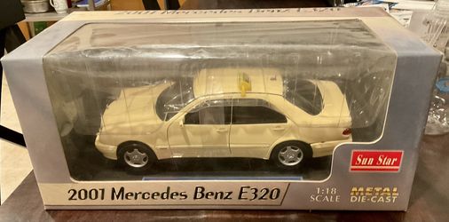 Collectible car model Sun Star 1:18 2001 Mercedes Benz E320