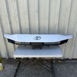 2025 2026 Toyota Camry Front Upper Grille 