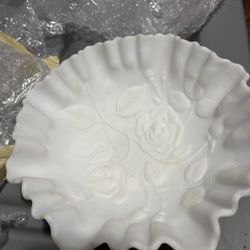 Vintage Westmoreland White Milk Glass Ruffled Bowl – Embossed Roses