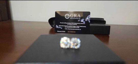 shipping only Moissanite Diamond Earrings GRA Certified